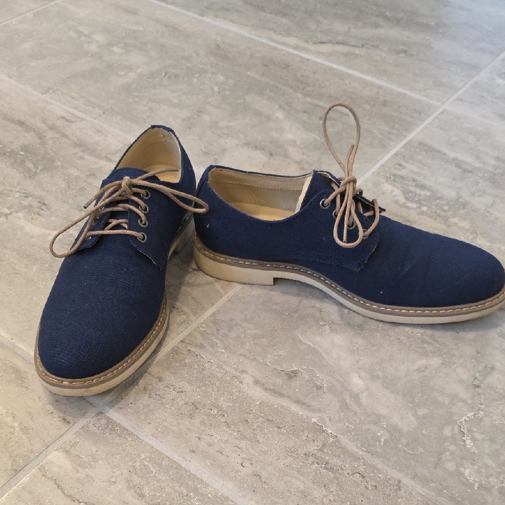 Stylish Navy Men's Shoes - 8.5, Like New